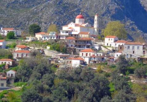 Blick auf Lakki (Lakkoi) mit Kirche