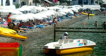 Strand in Loutro in Dorf