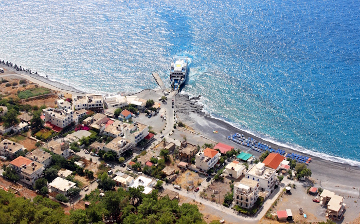 Agia Roumeli mit Fähre von oben