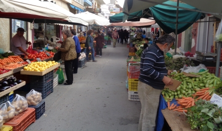 Obst und Gemüse werden viel auf dem Wochenmarkt verkauft