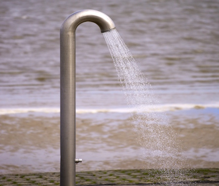 Einfache Dusche aus Edelstahl
