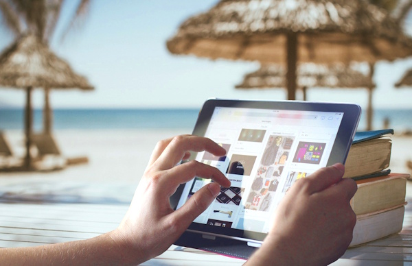 Online arbeiten am Strand